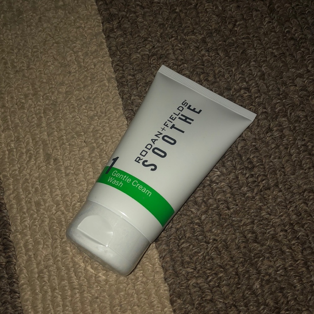 R&F Soothe Cleanser
